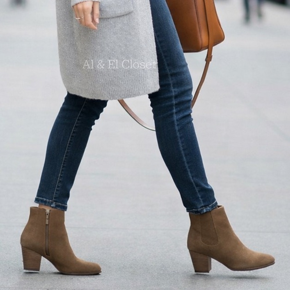 DV by Dolce Vita Collyns Chelsea Ankle Booties Stone Size 11 New With Box - Picture 1 of 13